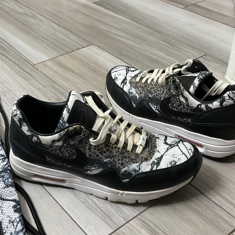 Nike Air Max 1 Black and White Patterned Sneakers with Bag